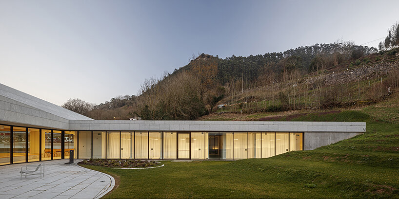 a folded stone roof crowns this visitor center in the spanish hillside