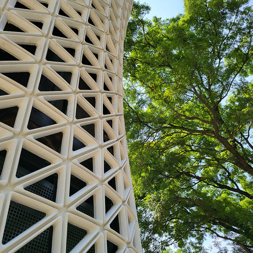 studio symbosis' aerodynamic + multidirectional air purification tower emerges in new delhi