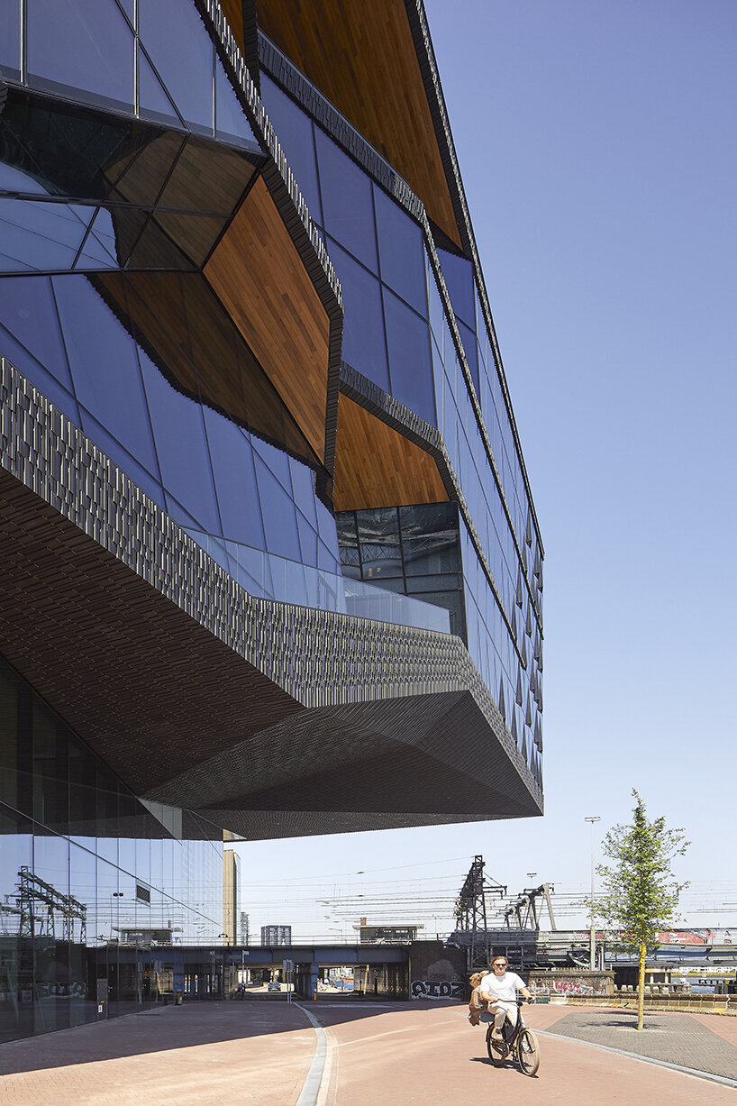 booking.com's nature-filled city campus by UNStudio & hofmandujardin opens in amsterdam