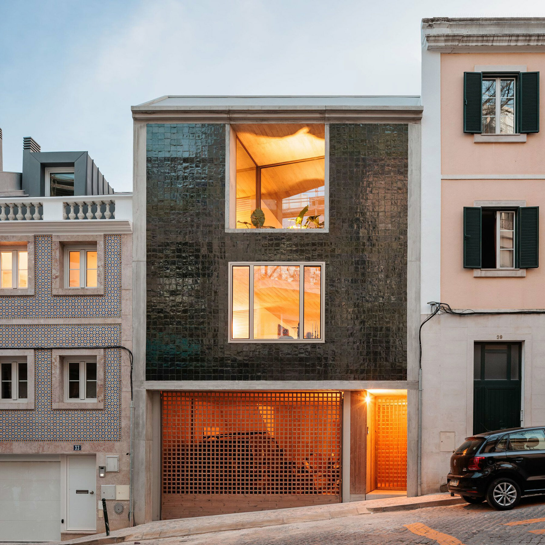 casa-na-rua-sao-francisco-de-borja-lisboa-ricardo-bak-gordon-designboom-08a