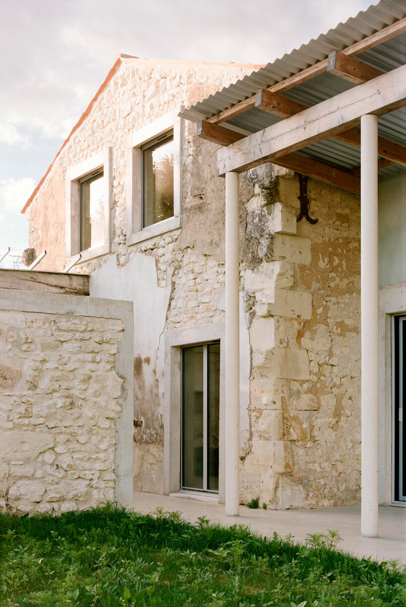 old and new textures interplay in the extension of renovated old farm in france