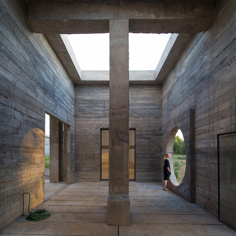 geometric cut-outs puncture pezo von ellrichshausen's fortress-like luna house in chile