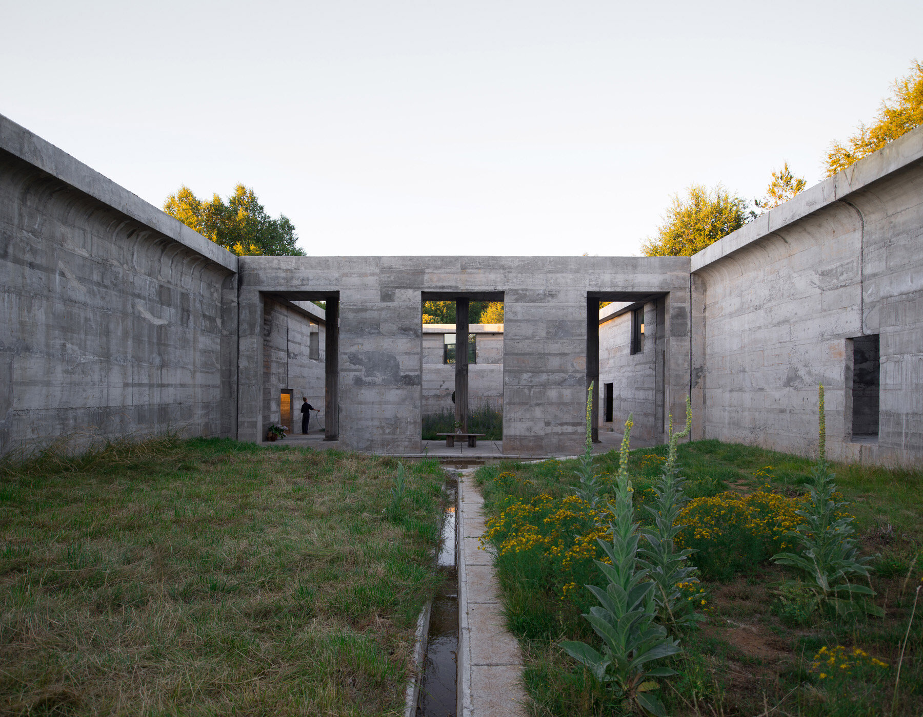 luna-house-pezo-von-ellrichshausen-chile-designboom-31800