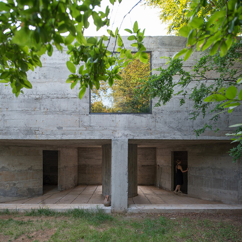 geometric cut-outs puncture pezo von ellrichshausen's fortress-like luna house in chile