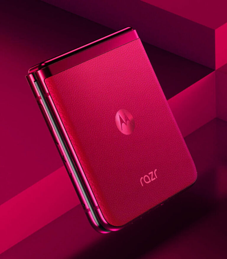 from samsung to google and now motorola, flip phones are back and