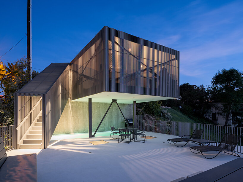 mount washington house by anonymous architects embraces steepness and vistas in LA