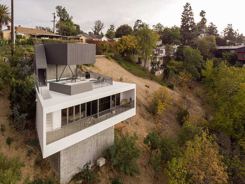 mount washington house by anonymous architects embraces steepness and vistas in LA