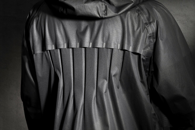 NIKE aerogami jacket has automatic air vents that close & open to keep ...