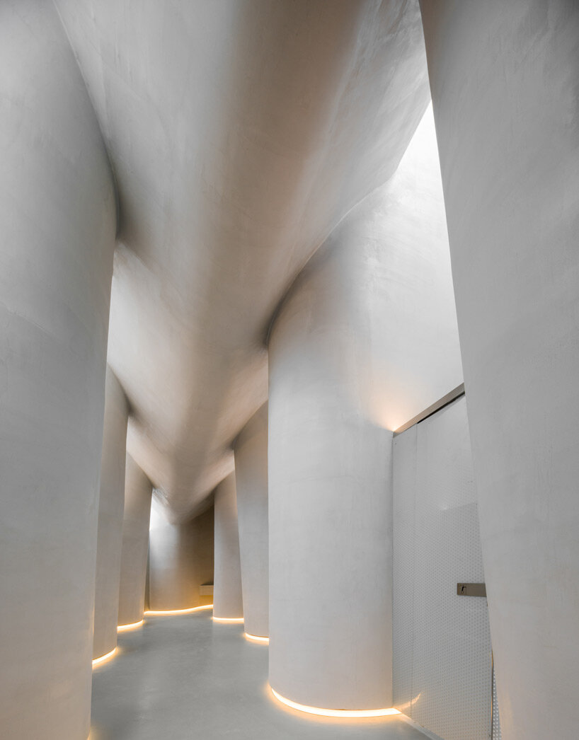 PAO's public restroom meanders around amoeba-shaped concrete structure in beijing