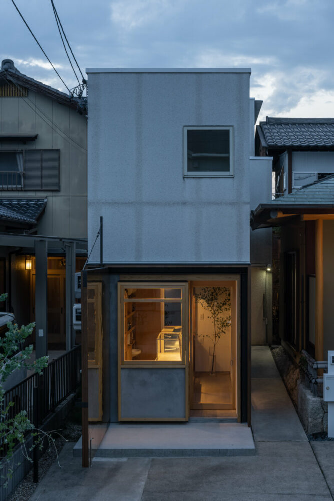 maki yoshimura wedges tiny box-like bakery shop between two houses in japan