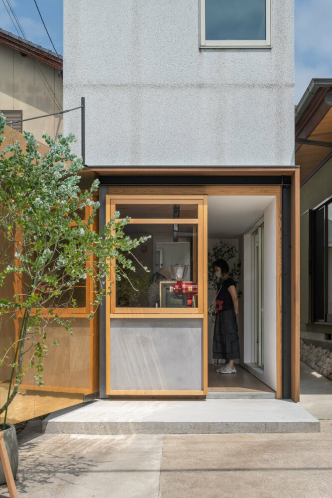 maki yoshimura wedges tiny box-like bakery shop between two houses in japan