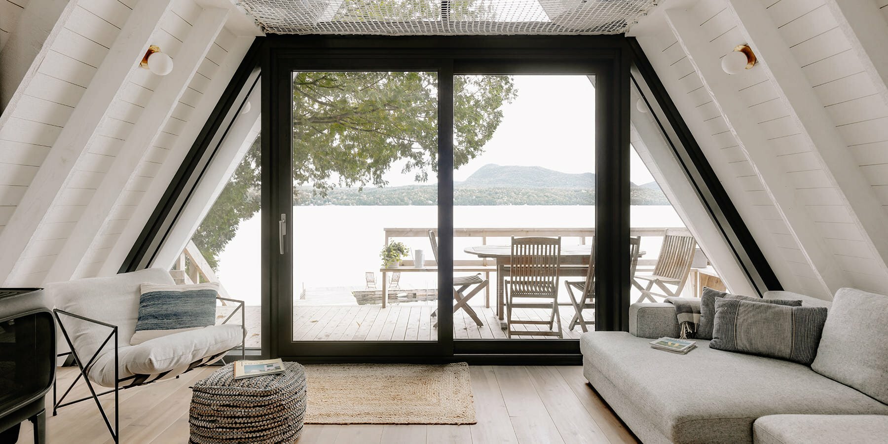 chalet-a-matiere-premiere-architecture-designboom-1800-2