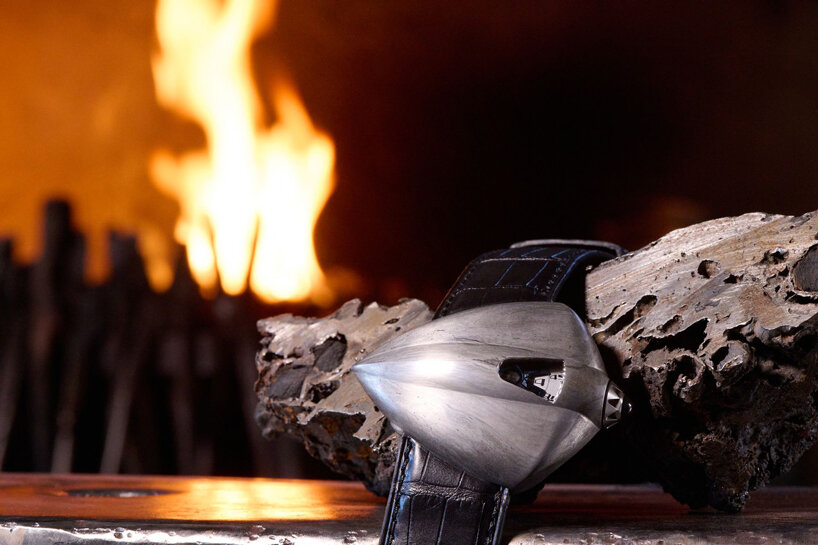 de bethune encloses DW5 SP timepiece with meteorite shell forged from iron and steel