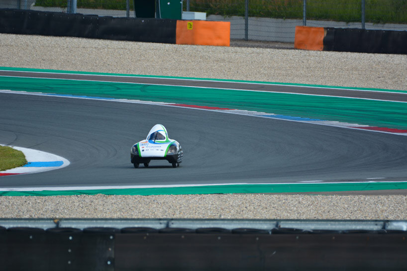 eco-runner team sets new guinness record for long-distance trip with hydrogen-powered car
