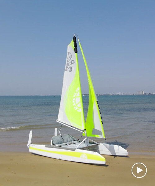 IZIBoat is a foldable & movable catamaran that assembles in 15 minutes