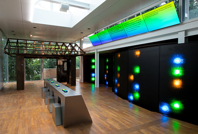 zava illuminates wave-shaped wall at the korean pavilion in venice biennale