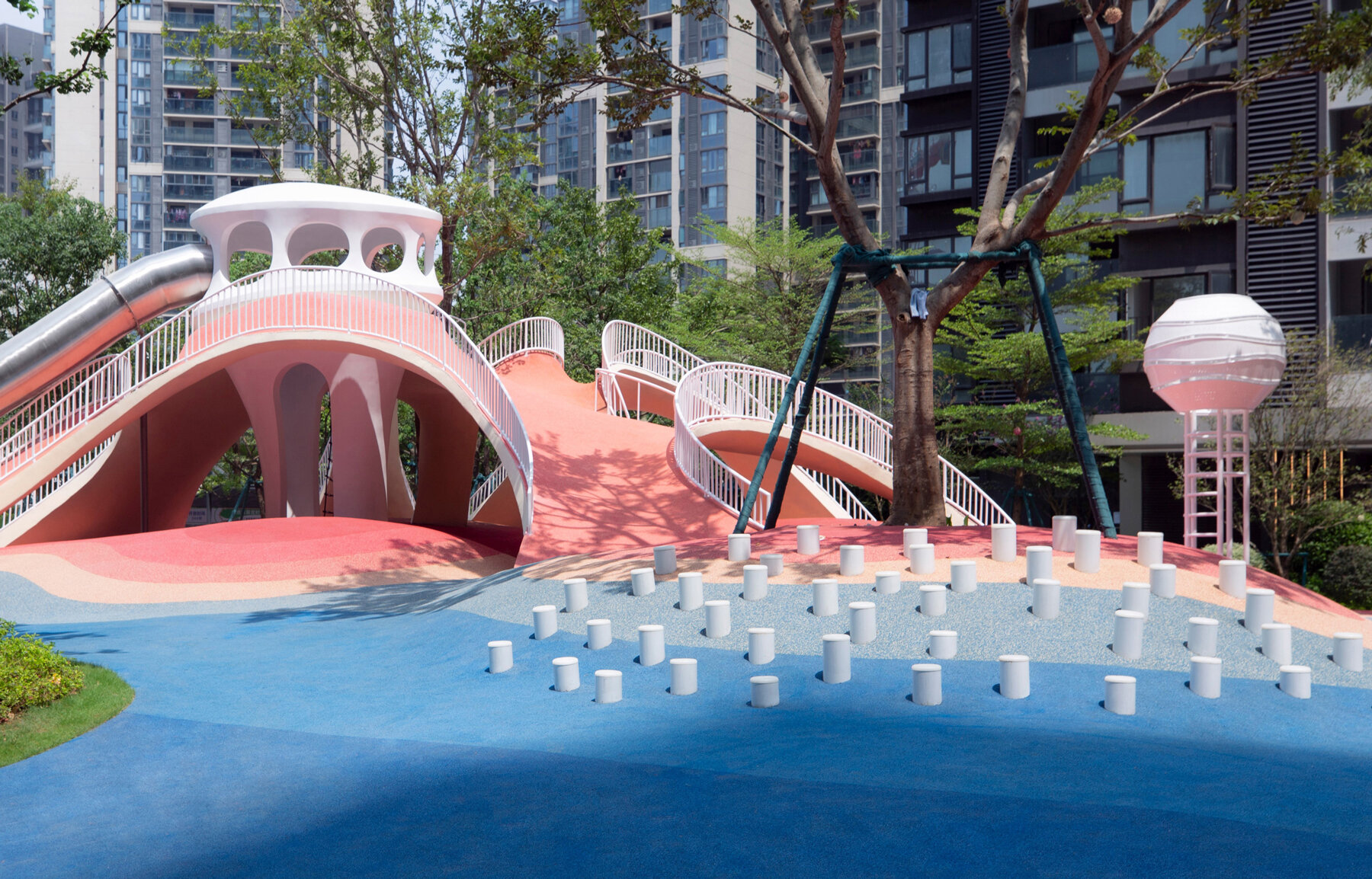 natural-and-organic-red-dunes-playtopia-designboom-18000