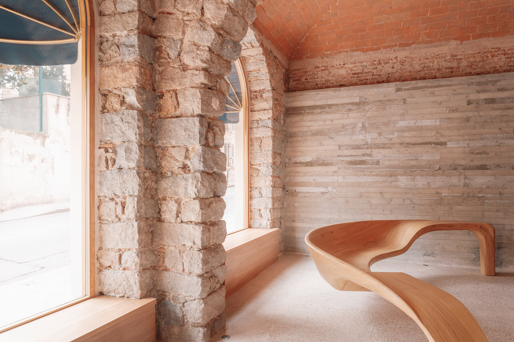 amelia-tavella-piece-furniture-oak-designboom-18000