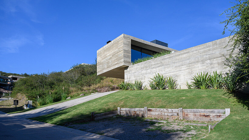 L-shaped family retreat by arpon arquitectura in argentina fosters social gatherings