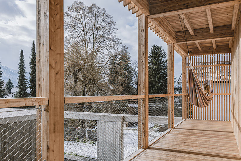 dunkelschwarz haus L