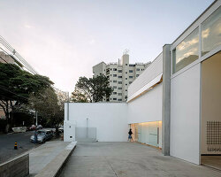 stepped levels and luminous skylights enrich millan art gallery in são paulo