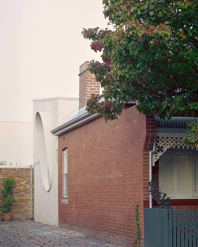 pandolfini architects adds bold extension to modest victorian terrace house in melbourne