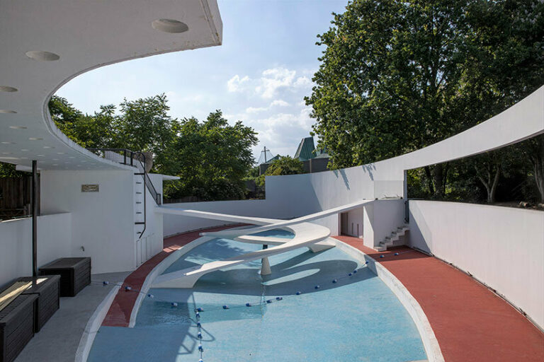 danica o. kus captures the modernist penguin pool in london zoo