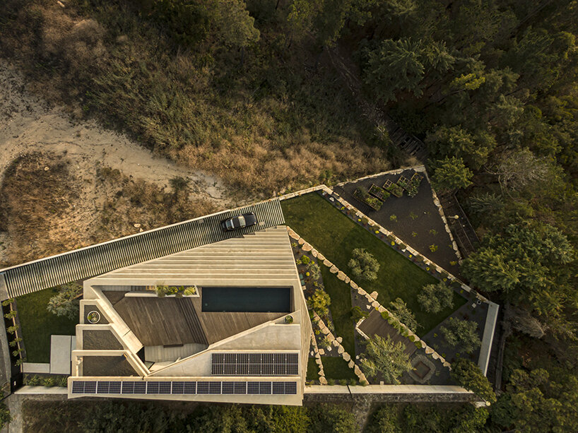 contaminar arquitetos traces distorted concrete lines around 'quinta do rei 18' in portugal