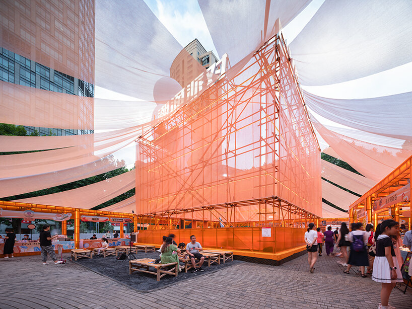 UAO design's translucent wuhan tiandi market opens to the sky in china