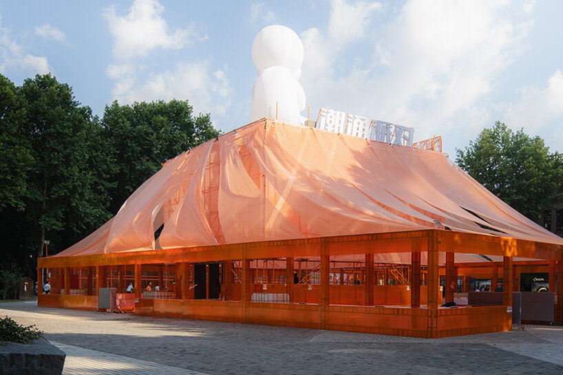 UAO design's translucent wuhan tiandi market opens to the sky in china