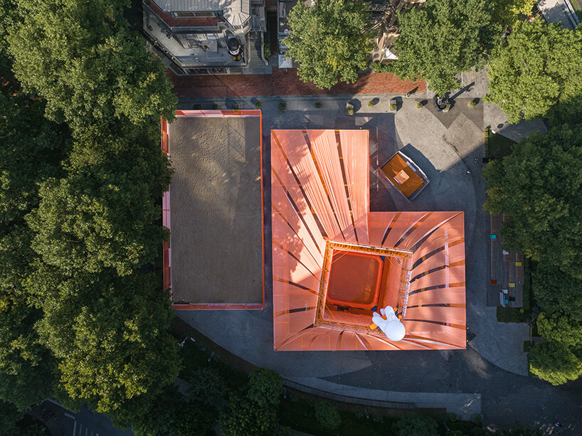 UAO design's translucent wuhan tiandi market opens to the sky in china
