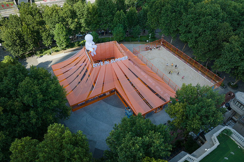 UAO design's translucent wuhan tiandi market opens to the sky in china