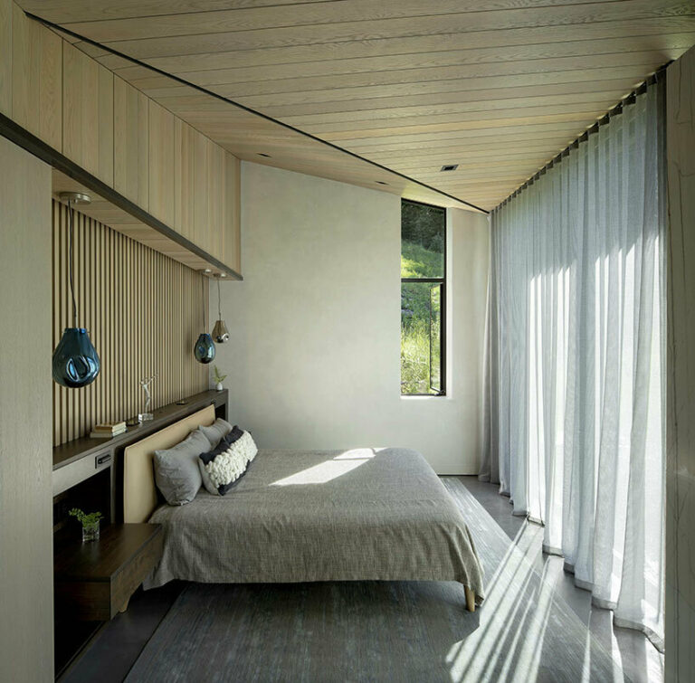 CCY architects hides this DNA alpine cabin in the colorado rockies