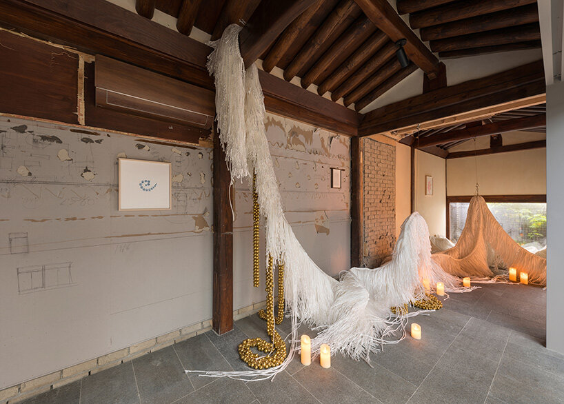 haegue yang's straw creatures take over 'latent dwelling' exhibition at kukje gallery hanok