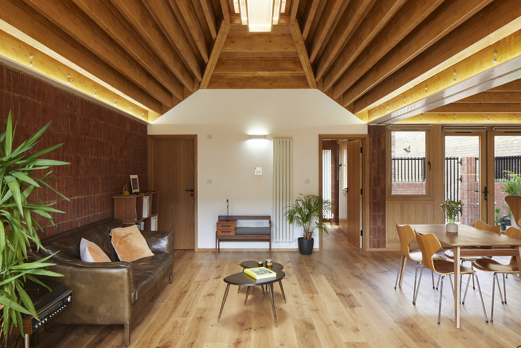 haringey-brick-bungalow-london-england-designboom-06a