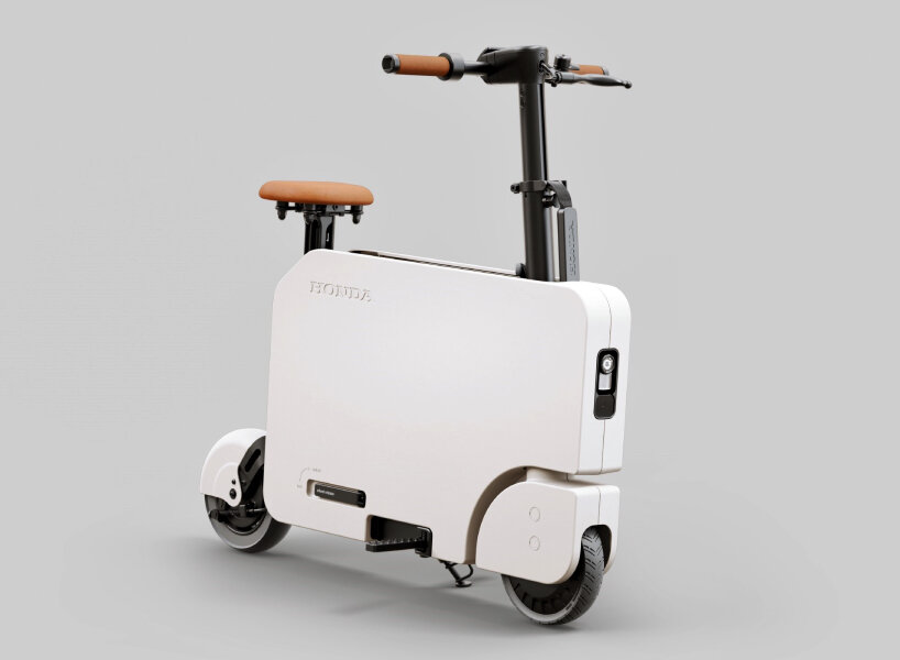 https://static.designboom.com/wp-content/uploads/2023/09/honda-motocompacto-electric-scooter-foldable-designboom-06.jpg