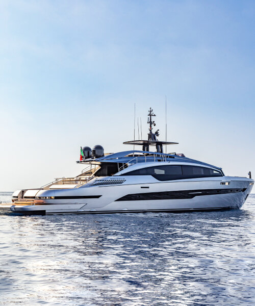 pershing debuts sport utility yacht with extended open decks and 3D printed windshield