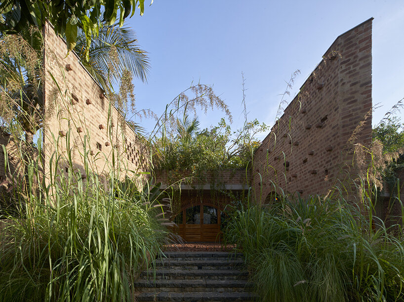 subterannean ruins: an open-air public center in india