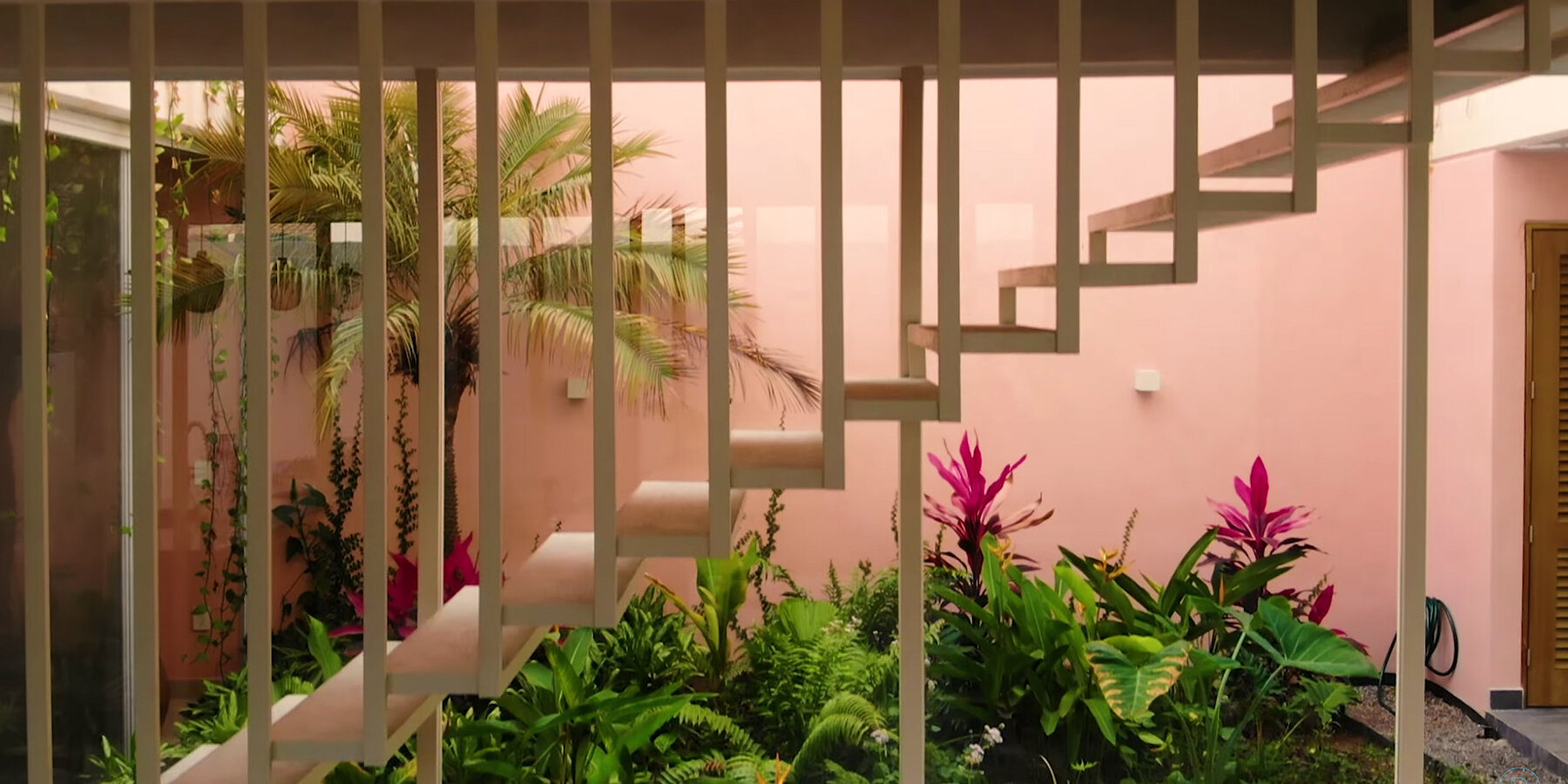 casa-banderas-rea-studio-mexico-designboom-1800-2