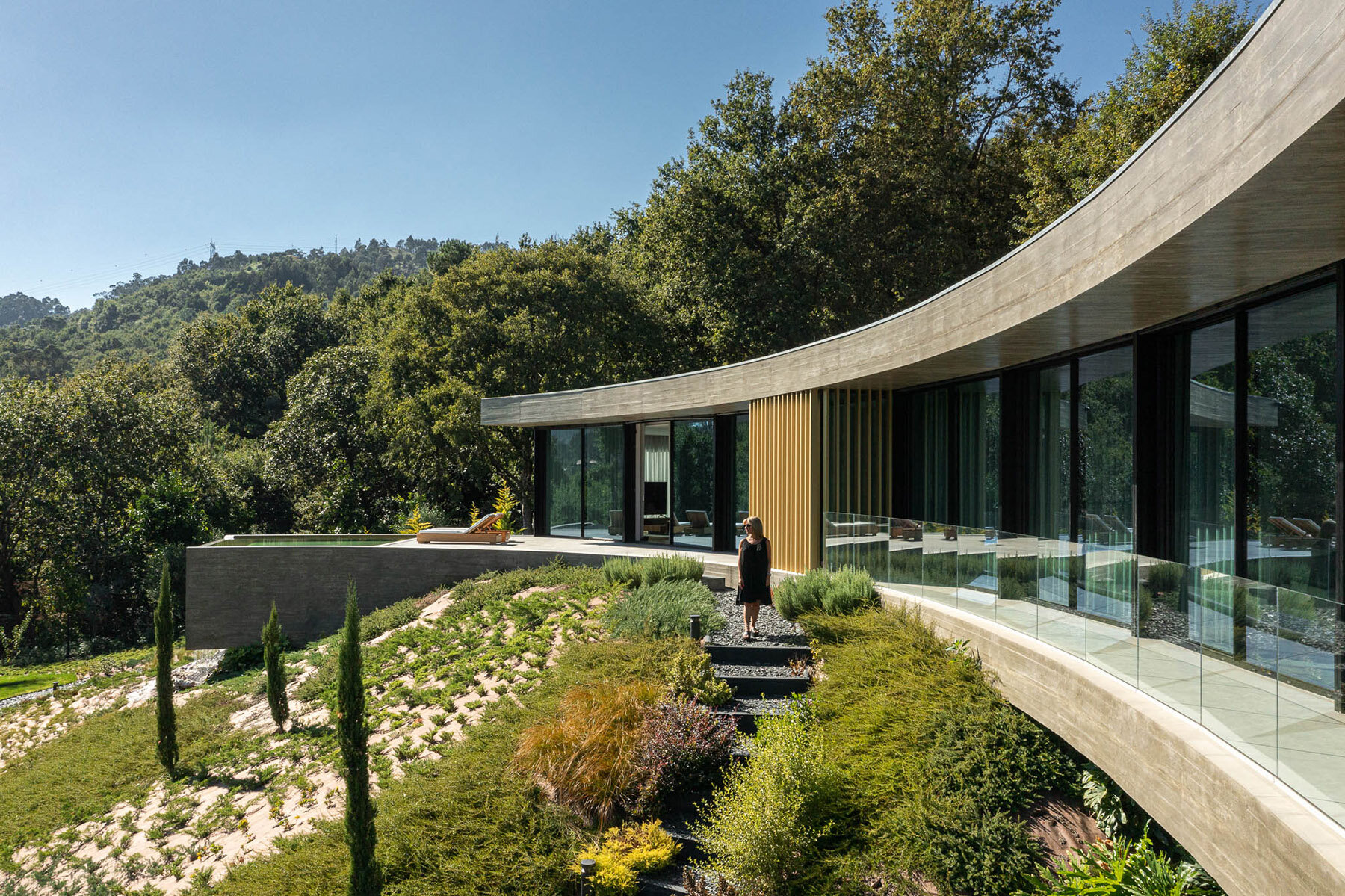 casa-de-bouro-designboom-full-15