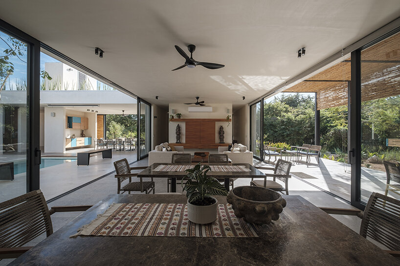 reyes ríos + larraín pairs grass & steel in mexico's casas de campo