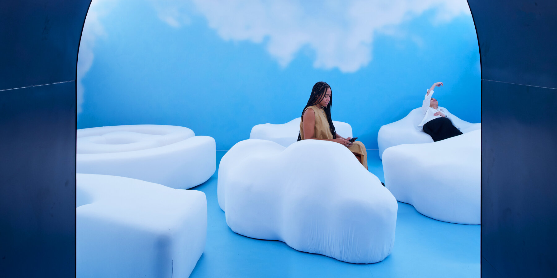 email-is-dead-exhibition-design-museum-intuit-mailchimp-designboom-ban2