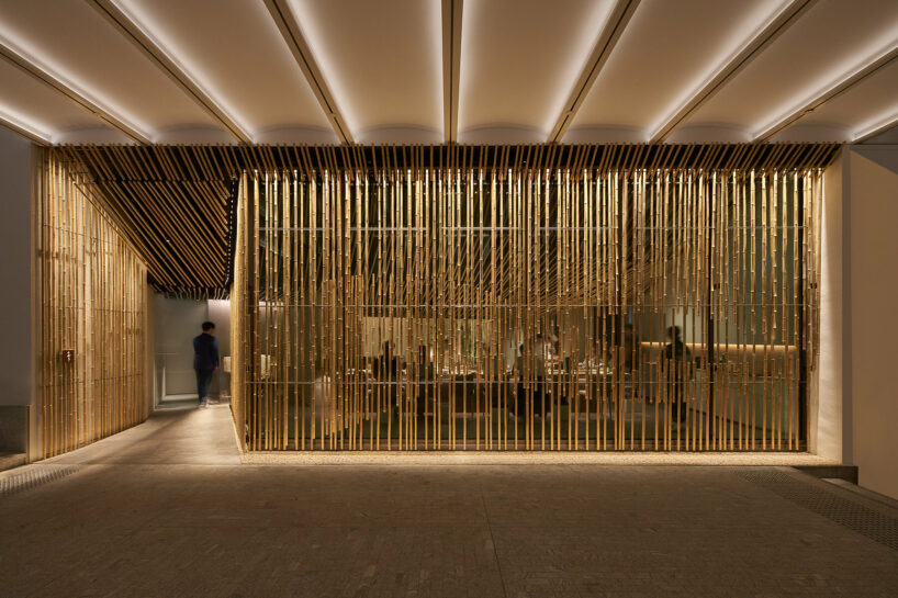 inside kengo kuma's bamboo-lined SUZUKI sushi bar in singapore