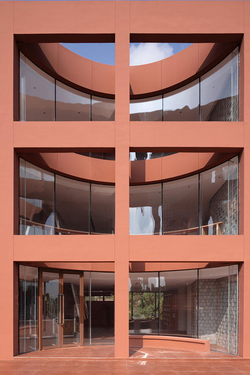 li city study invites 24/7 reading amid a terracotta-hued & skylit backdrop in china