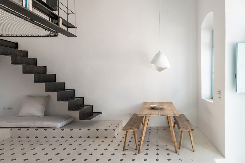 MOLD architects' scaffolding system balances function & openness in greek summer home