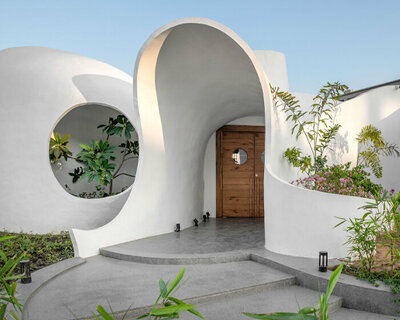 Bali sculpture - Visit us for styling advice - BoConcept