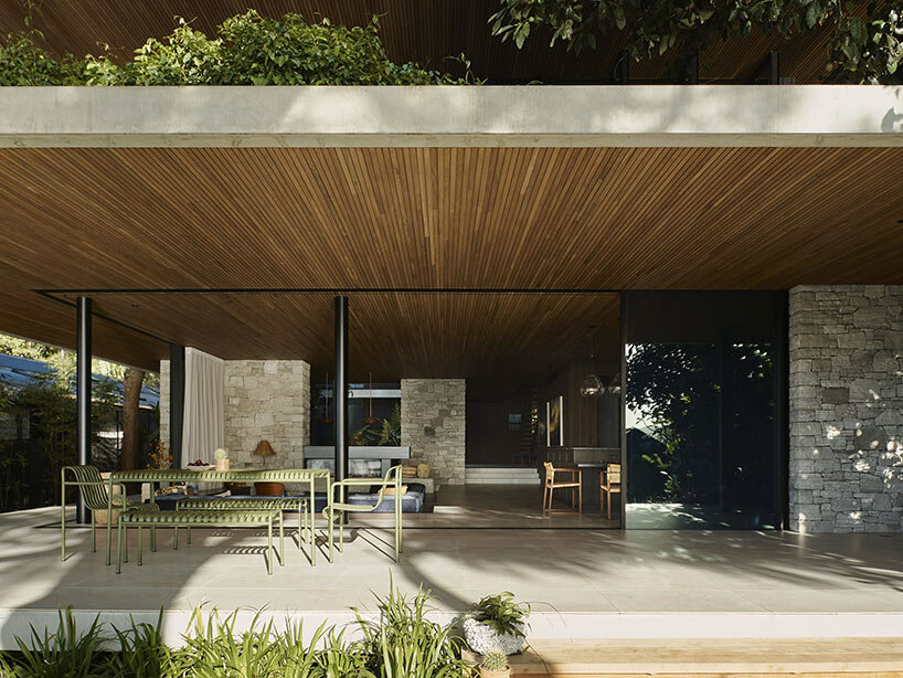 Gardened Roof Planes Float Over Rama Architects' Australian M House