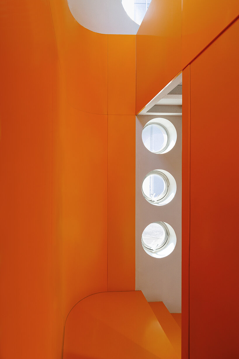 greater dog architects' renovated 5 X 7 building in china boasts a goose foot-shaped canopy