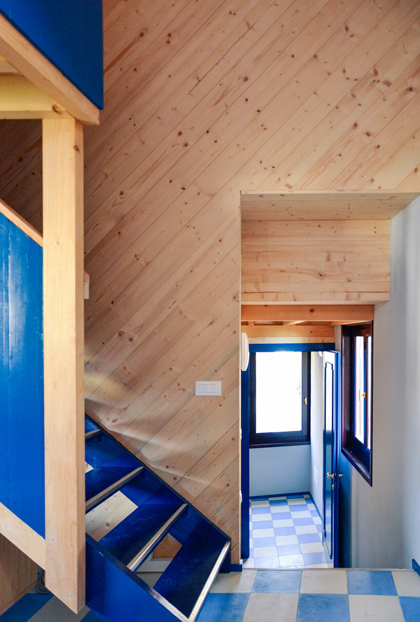 studio albori rebuilds this 'casa di legno e paglia' with larch wood and straw