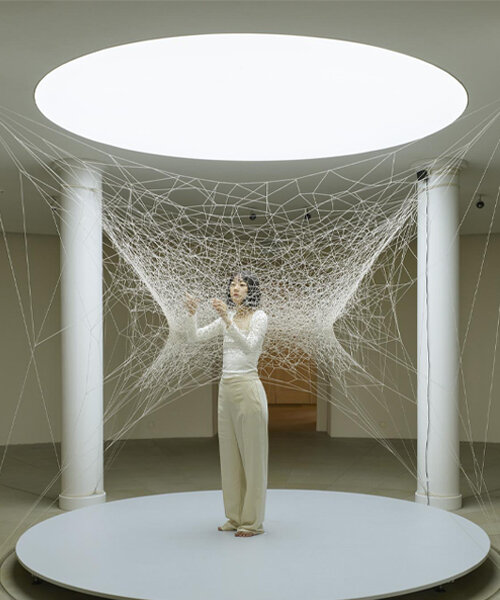 roland halbe captures the testing of AR on a fabric web at berlin's tieranatomisches theater
